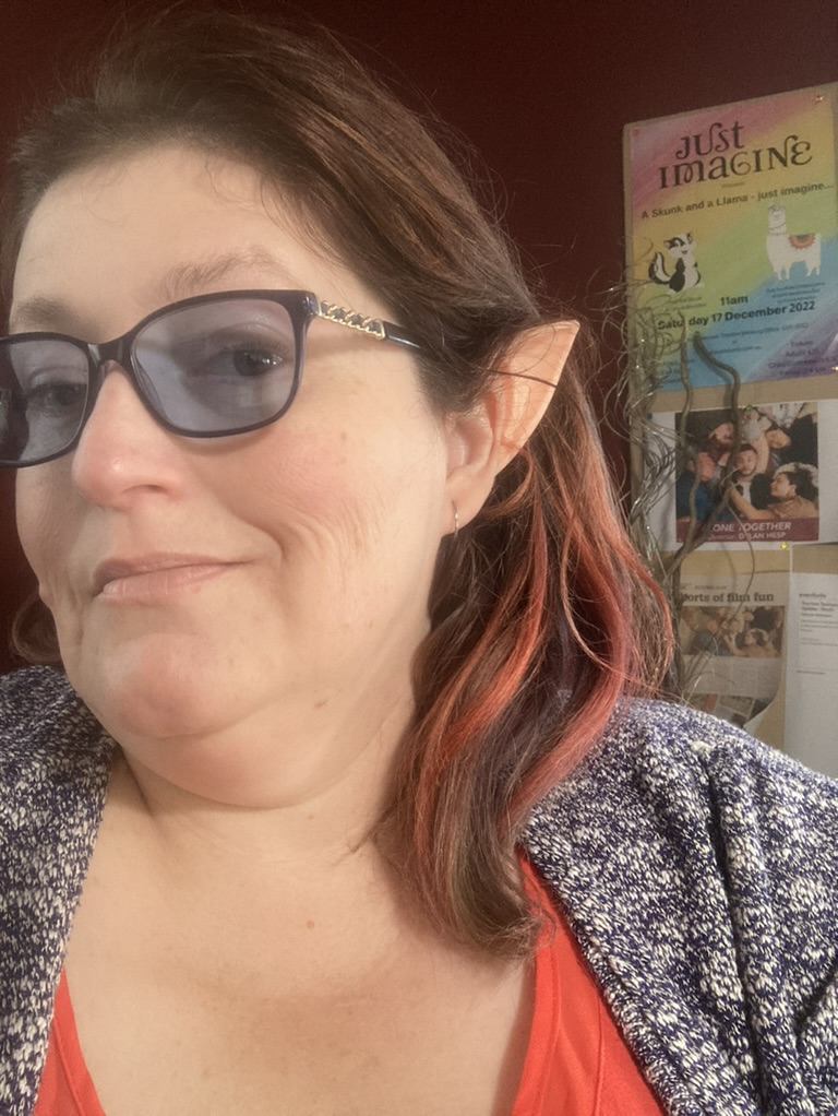 Amanda Sutherland as an Elf